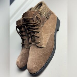 Rugged Outback Suede Lace Up Boots size 11